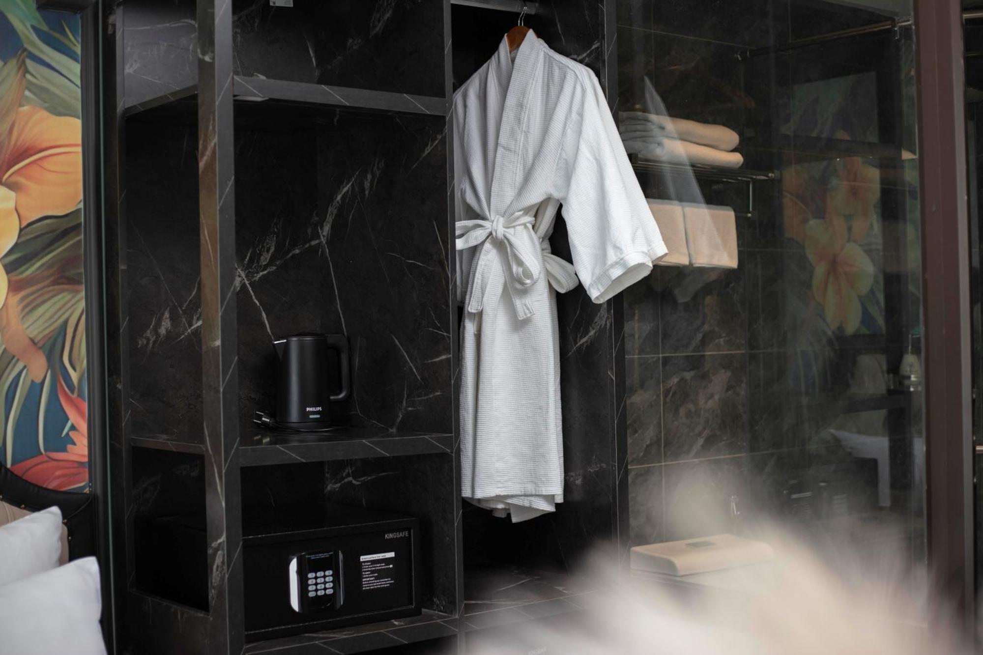 Madelise Amica Hotel And Travel Hanoi Zewnętrze zdjęcie